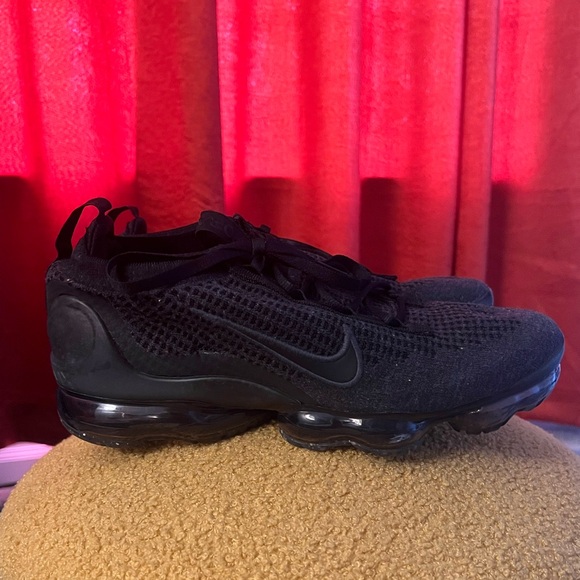SOLD - Nike Vapormax 2021 - Triple Black - Size 9M - Picture 4 of 8